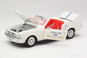 Ford Mustang Pace Car Wimbledon White Solido 1:18 81578 Metalli — kuva 2 / 8