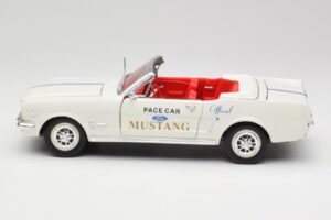Ford Mustang Pace Car Wimbledon White Solido 1:18 81578 Metalli — kuva 4 / 8
