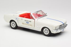 Ford Mustang Pace Car Wimbledon White Solido 1:18 81578 Metalli — kuva 6 / 8