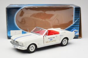 Ford Mustang Pace Car Wimbledon White Solido 1:18 81578 Metalli — kuva 8 / 8