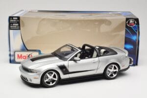Ford Mustang S197 Roush 427R Avoauto Hopea Maisto 1:18 31669 Metalli — kuva 8 / 8