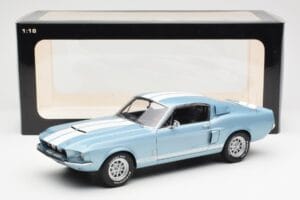 Ford Mustang Shelby GT500 Vaaleansininen Metallic Valkoisilla Raidoilla AUTOart 1:18 72907 Metalli — kuva 8 / 8
