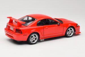 Ford Mustang SVT Cobra R SN95 Punainen Maisto 1:18 531872 Metalli — kuva 3 / 8