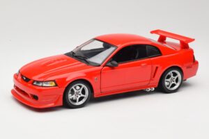 Ford Mustang SVT Cobra R SN95 Punainen Maisto 1:18 531872 Metalli