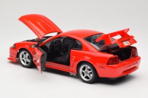 Ford Mustang SVT Cobra R SN95 Punainen Maisto 1:18 531872 Metalli — kuva 5 / 8