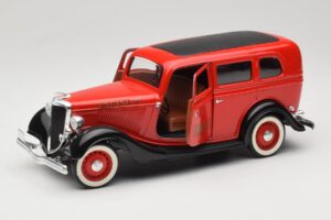 Ford Sedan Punainen Solido 1:18 8066 Metalli — kuva 2 / 8
