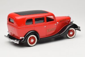 Ford Sedan Punainen Solido 1:18 8066 Metalli — kuva 3 / 8