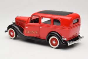 Ford Sedan Punainen Solido 1:18 8066 Metalli — kuva 5 / 8