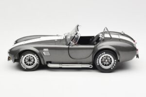 Ford Shelby Cobra 427 S/C Harmaa Metallic Valkoisilla Raidoilla Kyosho 1:18 08045GRW Metalli — kuva 4 / 8