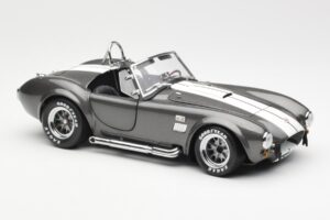 Ford Shelby Cobra 427 S/C Harmaa Metallic Valkoisilla Raidoilla Kyosho 1:18 08045GRW Metalli — kuva 6 / 8