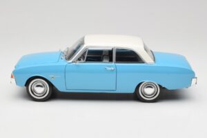 Ford Taunus 12M P1 Taunus Blue Revell 1:18 08880 Metalli — kuva 4 / 8