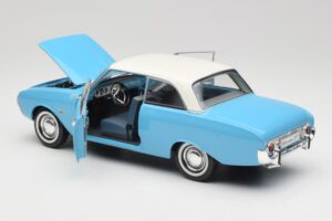 Ford Taunus 12M P1 Taunus Blue Revell 1:18 08880 Metalli — kuva 5 / 8