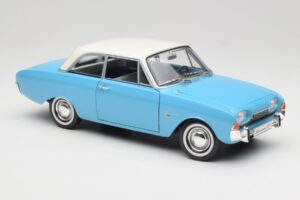 Ford Taunus 12M P1 Taunus Blue Revell 1:18 08880 Metalli — kuva 6 / 8