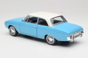Ford Taunus 12M P1 Taunus Blue Revell 1:18 08880 Metalli — kuva 7 / 8