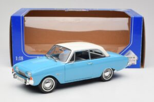 Ford Taunus 12M P1 Taunus Blue Revell 1:18 08880 Metalli — kuva 8 / 8