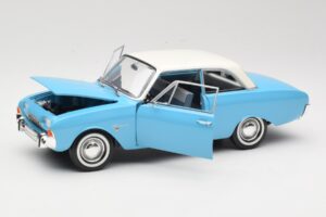 Ford Taunus 17M P2 Sininen Revell 1:18 08817 Metalli — kuva 2 / 8