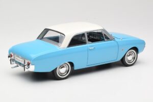 Ford Taunus 17M P2 Sininen Revell 1:18 08817 Metalli — kuva 3 / 8