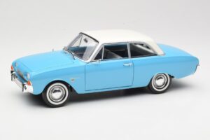 Ford Taunus 17M P2 Sininen Revell 1:18 08817 Metalli