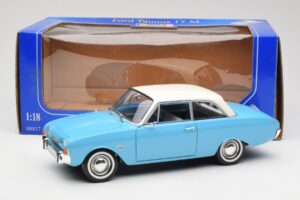 Ford Taunus 17M P2 Sininen Revell 1:18 08817 Metalli — kuva 8 / 8
