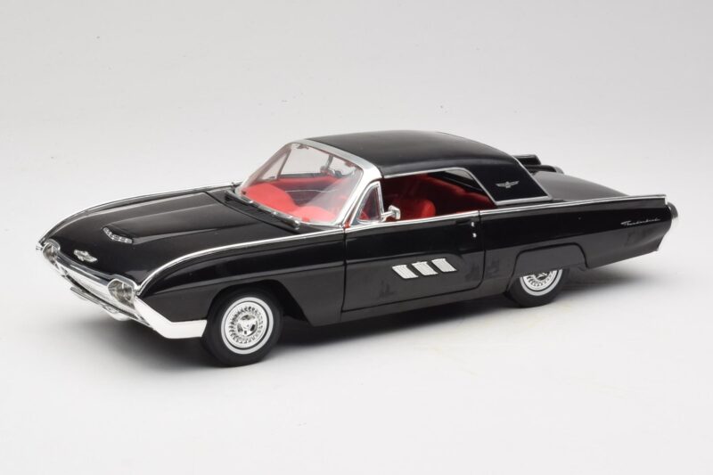 Ford Thunderbird Musta Anson 1:18 30344 Metalli