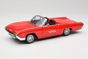 Ford Thunderbird Avoauto Punainen Anson 1:18 30334 Metalli