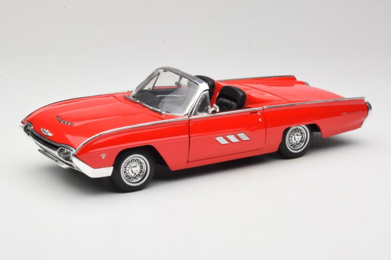 Ford Thunderbird Avoauto Punainen Anson 1:18 30334 Metalli