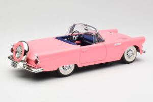 Ford Thunderbird Vaaleanpunainen Revell 1:18 8804 Metalli — kuva 3 / 8