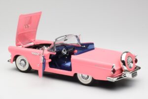 Ford Thunderbird Vaaleanpunainen Revell 1:18 8804 Metalli — kuva 5 / 8
