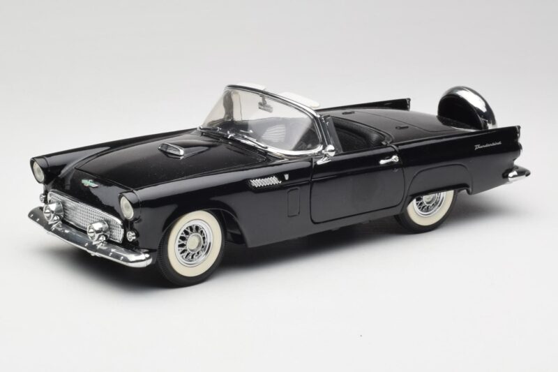 Ford Thunderbird Avoauto Musta Revell 1:18 8818-M1 Metalli