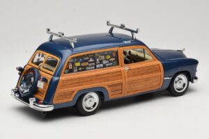Ford Woody Station Wagon Bayview Blue Surf Shop Motor City 1:18 60002 Metalli — kuva 3 / 8
