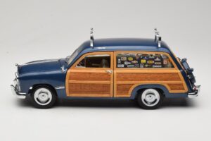 Ford Woody Station Wagon Bayview Blue Surf Shop Motor City 1:18 60002 Metalli — kuva 4 / 8