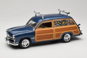 Ford Woody Station Wagon Bayview Blue Surf Shop Motor City 1:18 60002 Metalli