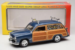 Ford Woody Station Wagon Bayview Blue Surf Shop Motor City 1:18 60002 Metalli — kuva 8 / 8