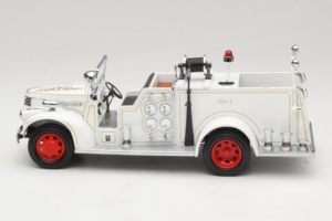 GMC Paloauto Valkoinen Road Signature 1:18 20068 Metalli — kuva 4 / 9