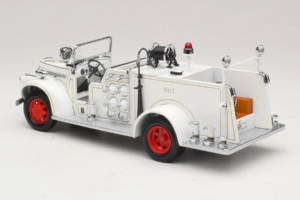 GMC Paloauto Valkoinen Road Signature 1:18 20068 Metalli — kuva 7 / 9