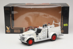 GMC Paloauto Valkoinen Road Signature 1:18 20068 Metalli — kuva 9 / 9
