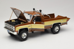 GMC K-2500 Sierra Grande Ruskea GreenLight 1:18 13560 Metalli — kuva 2 / 8