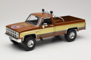 GMC K-2500 Sierra Grande Ruskea GreenLight 1:18 13560 Metalli