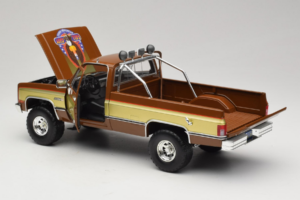 GMC K-2500 Sierra Grande Ruskea GreenLight 1:18 13560 Metalli — kuva 5 / 8