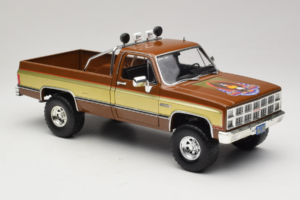 GMC K-2500 Sierra Grande Ruskea GreenLight 1:18 13560 Metalli — kuva 6 / 8