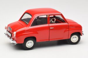 Goggomobil T 250 Punainen Revell 1:18 8952 Metalli — kuva 2 / 7