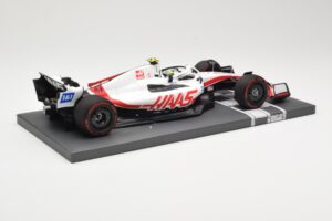 Haas VF-22 #47 M. Schumacher Bahrain GP 2022 Minichamps 1:18 117220147 Metalli — kuva 3 / 6