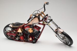 Harley-Davidson West Coast Choppers Diablo Soft Tail Kulta Punainen Minichamps 1:5 JJ04-05-03 Metalli — kuva 5 / 6