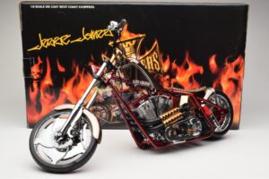 Harley-Davidson West Coast Choppers Diablo Soft Tail Kulta Punainen Minichamps 1:5 JJ04-05-03 Metalli — kuva 6 / 6