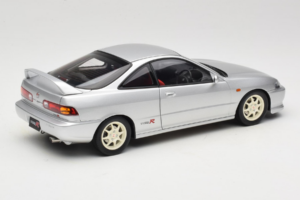 Honda Integra Type R DC2 Pre-Facelift Vogue Silver Metallic MotorHelix 1:18 M85202 Metalli — kuva 3 / 8