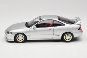 Honda Integra Type R DC2 Pre-Facelift Vogue Silver Metallic MotorHelix 1:18 M85202 Metalli — kuva 4 / 8