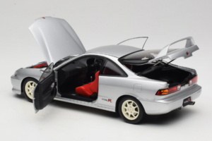 Honda Integra Type R DC2 Pre-Facelift Vogue Silver Metallic MotorHelix 1:18 M85202 Metalli — kuva 5 / 8