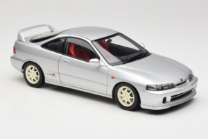 Honda Integra Type R DC2 Pre-Facelift Vogue Silver Metallic MotorHelix 1:18 M85202 Metalli — kuva 6 / 8