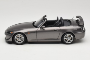Honda S2000 AP2 Type S Moon Rock Metallic MotorHelix 1:18 M85111 Metalli — kuva 5 / 9