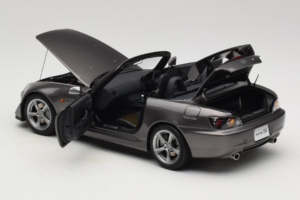 Honda S2000 AP2 Type S Moon Rock Metallic MotorHelix 1:18 M85111 Metalli — kuva 6 / 9